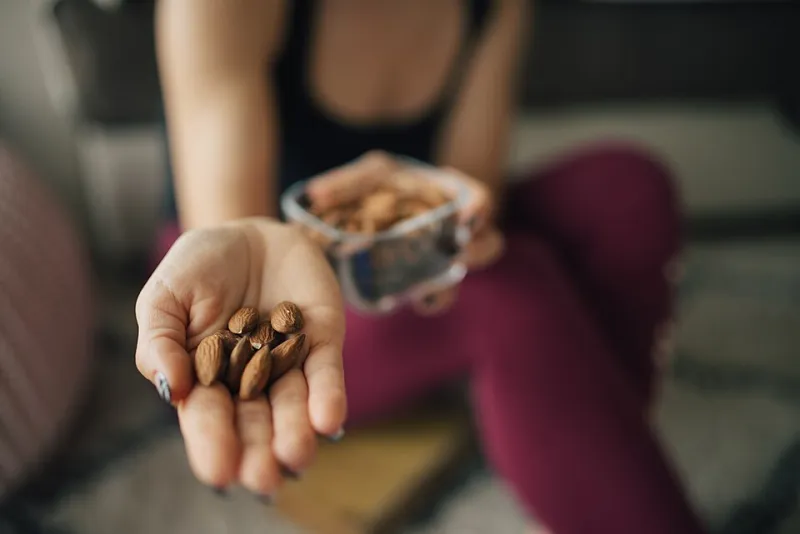 Vivre avec son cycle : adapter son alimentation, son sommeil et son activité physique à chaque phase hormonale